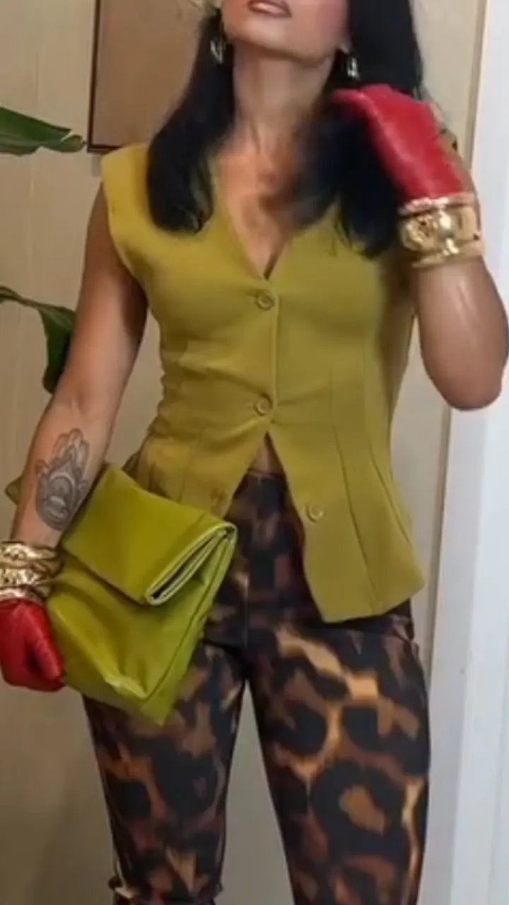 Women Casual V-neck Sleeveless Breasted Top or Printed Cropped Pants
