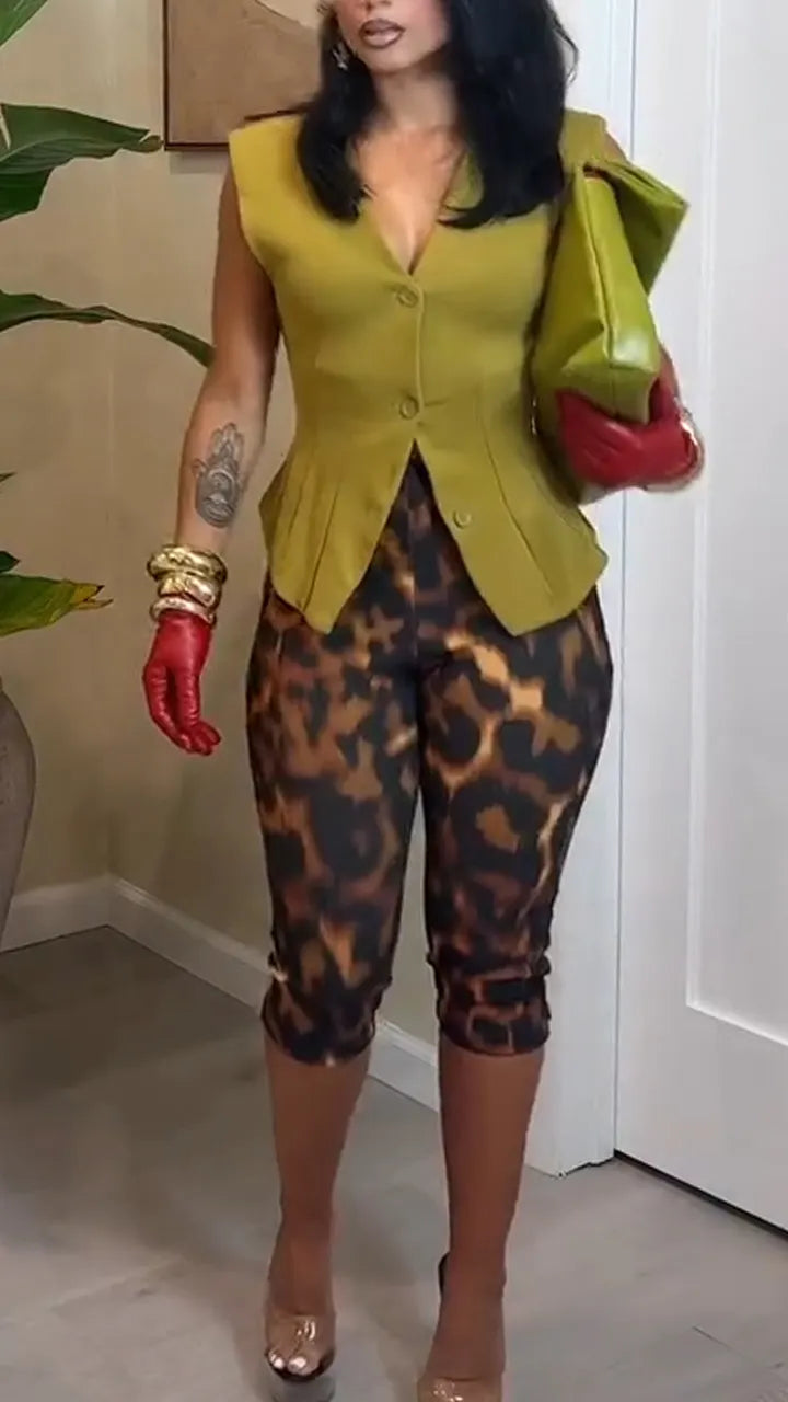 Women Casual V-neck Sleeveless Breasted Top or Printed Cropped Pants