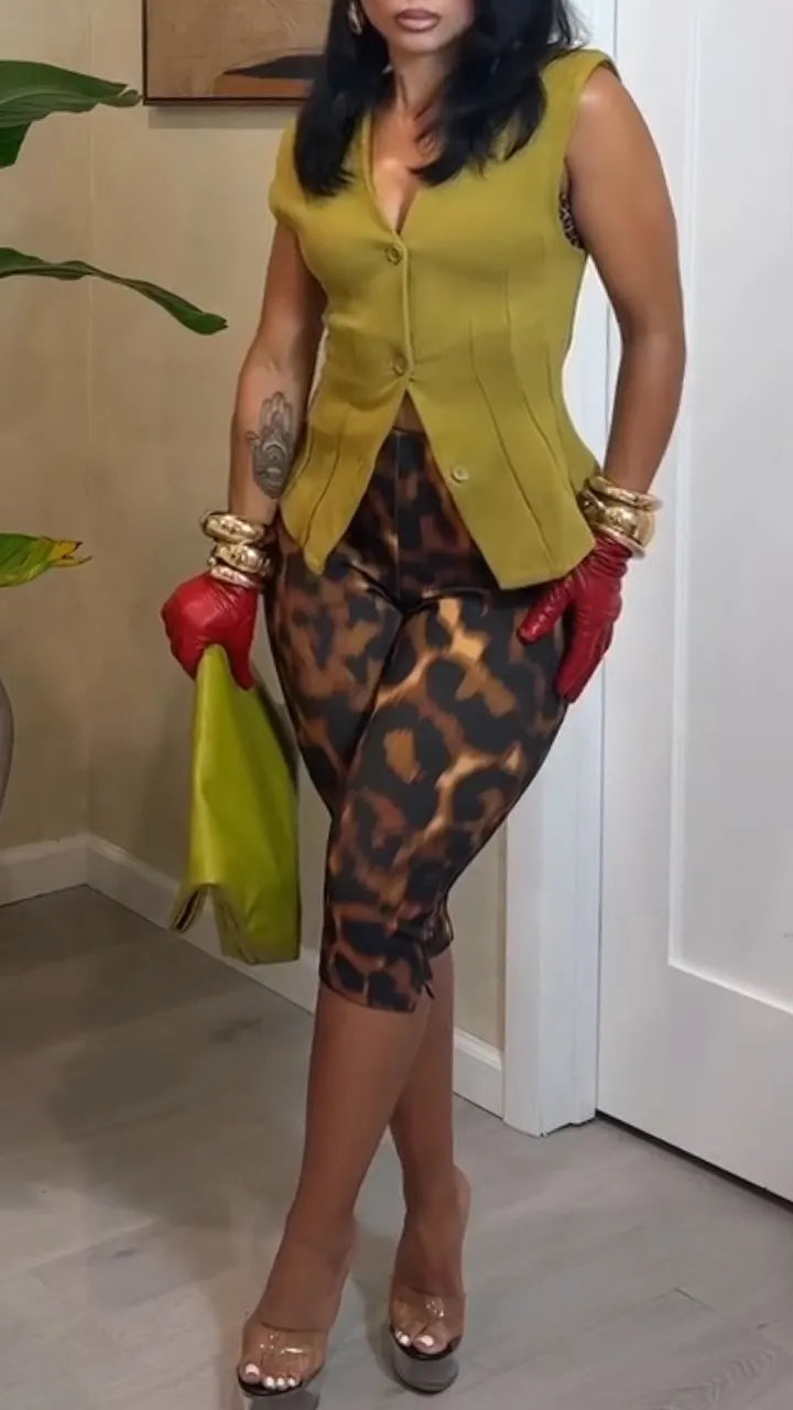 Women Casual V-neck Sleeveless Breasted Top or Printed Cropped Pants