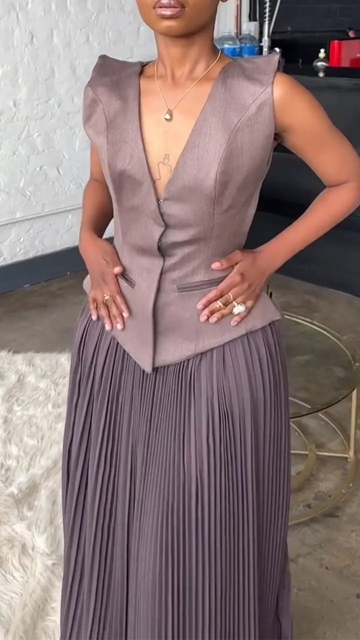 Women Deep V-neck Sleeveless Top + Pleated Half Skirt Elegant Temperament Set